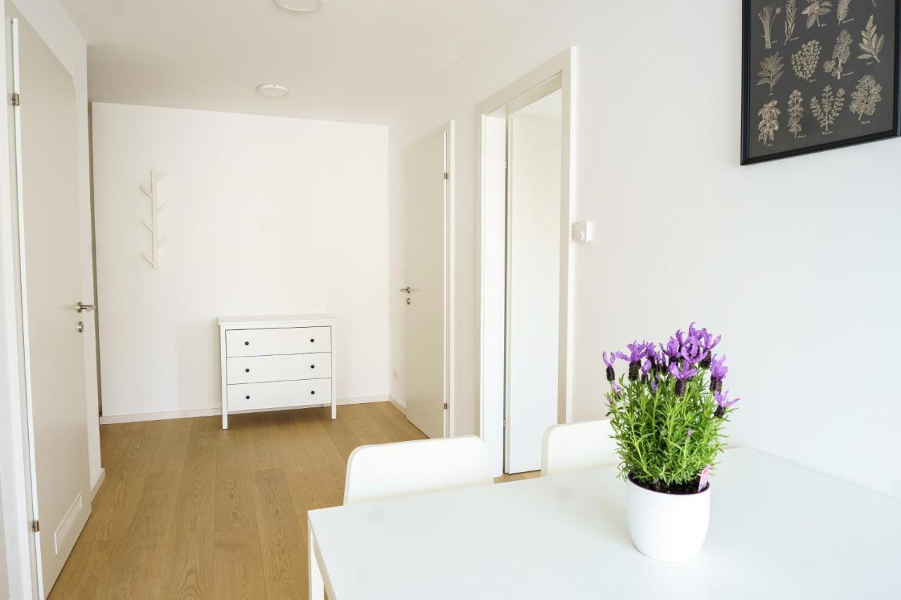 Living - Breitenseer Straße *